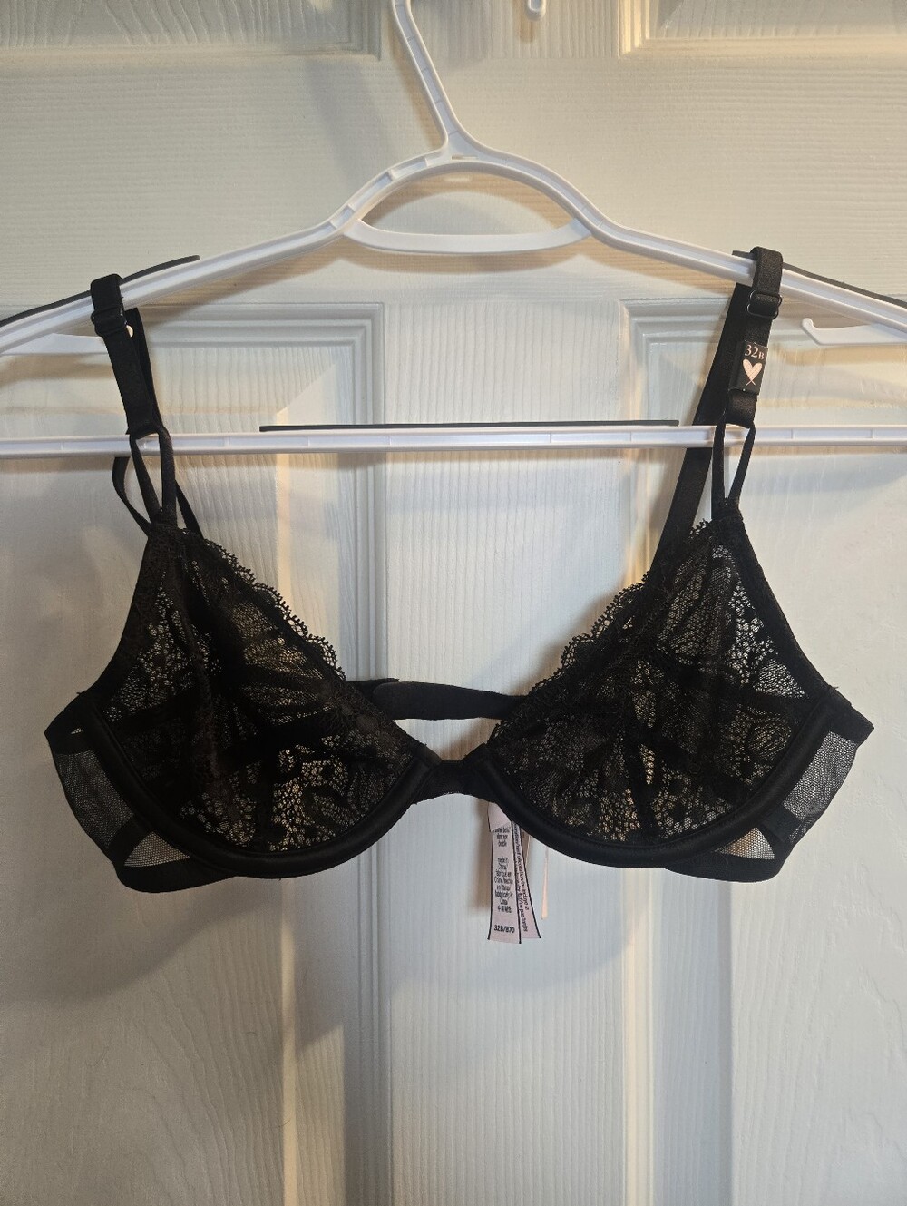 Victoria's Secret Black Lace Underwire Bra - Sheer Floral Detail 32B NWT